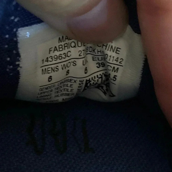 SOLD. Galaxy converse All-Star - Picture 4 of 6